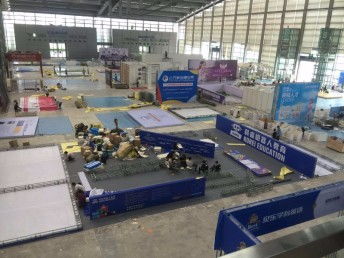 深圳廣告公司如何利用簽到板與桁架提升展會效果
